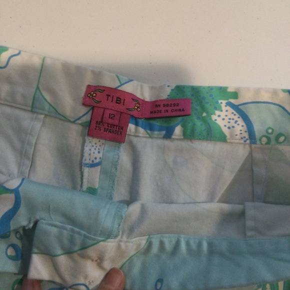 Tibi High waisted blue shell print shorts. Size 12 - Picture 5 of 5